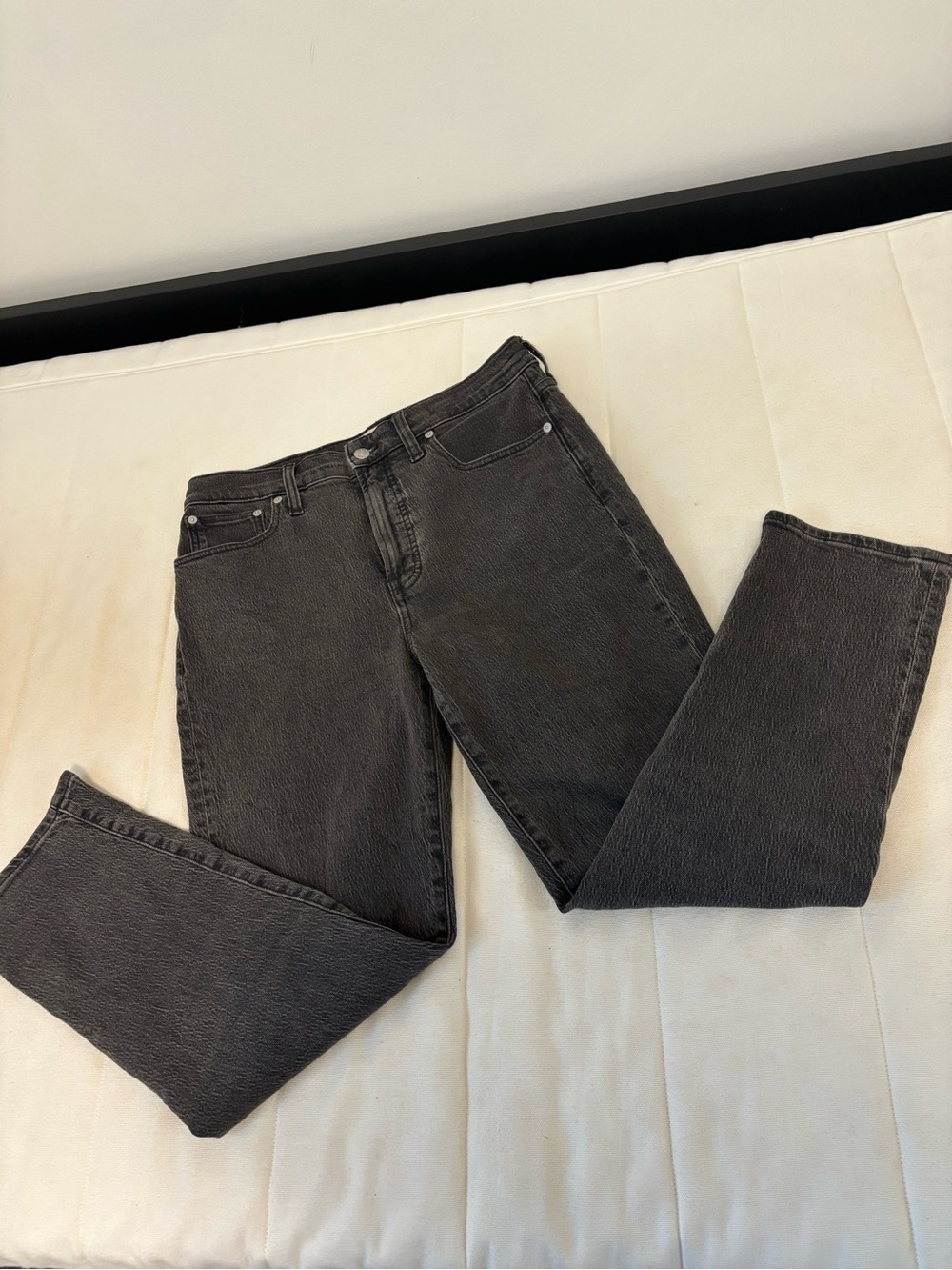 MADEWELL THE PERFECT VINTAGE JEAN in washed black
Size 28
